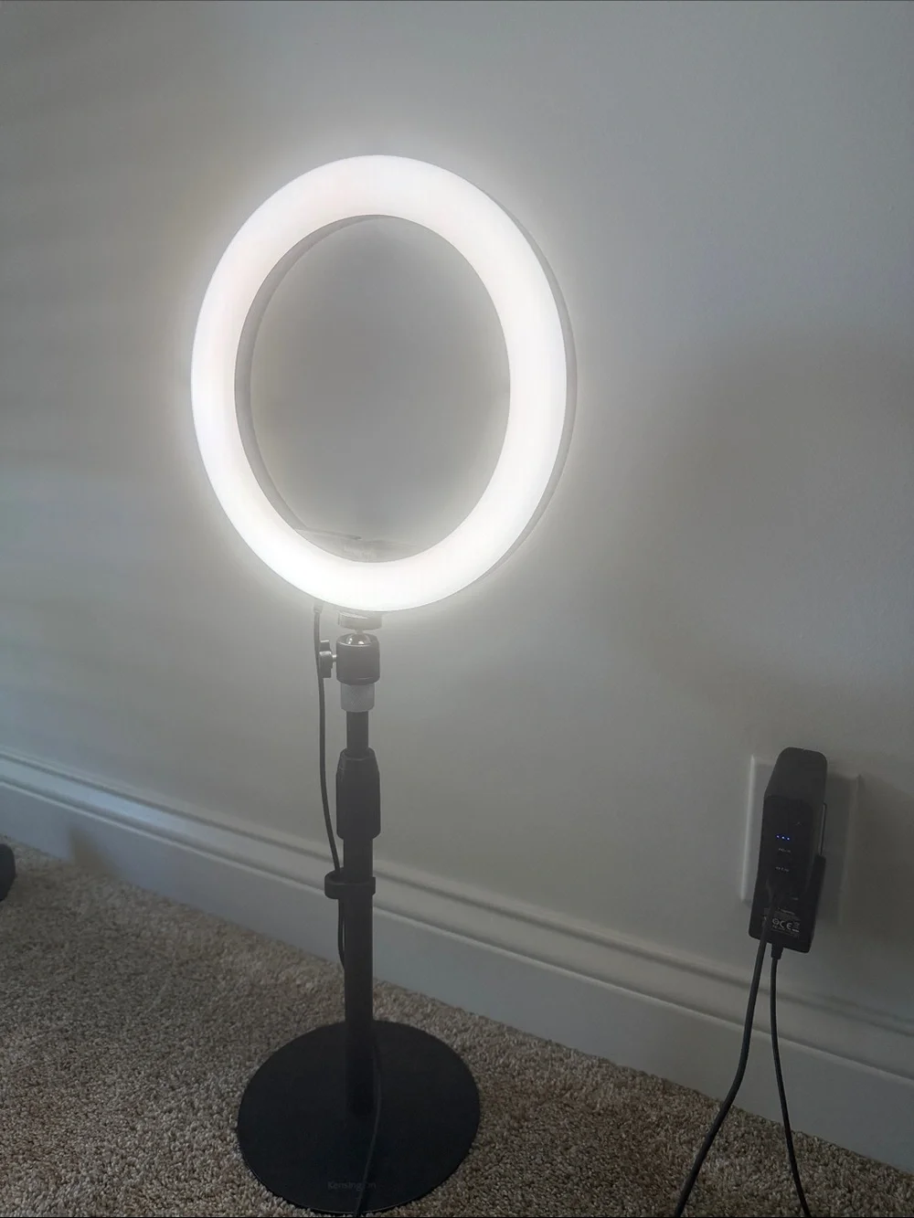 Telescoping Ring LED Light Desk Stand - Black/White- Kensington